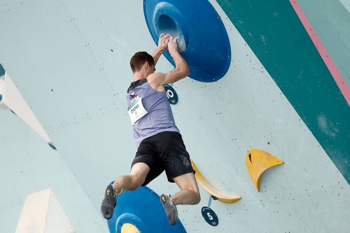 Český lezec Adam Ondra ve finále OH 2024 v Paříži