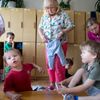 I s dvouletými dětmi ve školce to jde, jen mají jiný program a musí se více hlídat