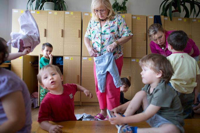 Od roku 2020 mají mít dvouleté děti nárok na místo ve školkách. Některé školky už ale dvouleté přijímají, a říkají: jde to, ale musí se na to jinak.