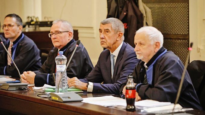 Bývalý premiér Andrej Babiš u soudu, který projednává kauzu Čapí hnízdo.