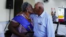 Miss Friendliness 2012 Maria Nilce Nascimento, 71, kisses her husband after an awards ceremony at a beauty contest for elderly women in honour of Mother's Day, in Sao Paulo May 10, 2012. The event was held to promote greater self-esteem among senior citizens, according to organizer Nilton Guedes. REUTERS/Nacho Doce (BRAZIL - Tags: SOCIETY) Published: Kvě. 11, 2012, 3:18 dop.