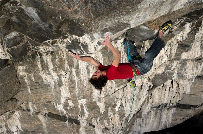 Adam Ondra leze stěnu Change 9b+ v Norsku (2018)