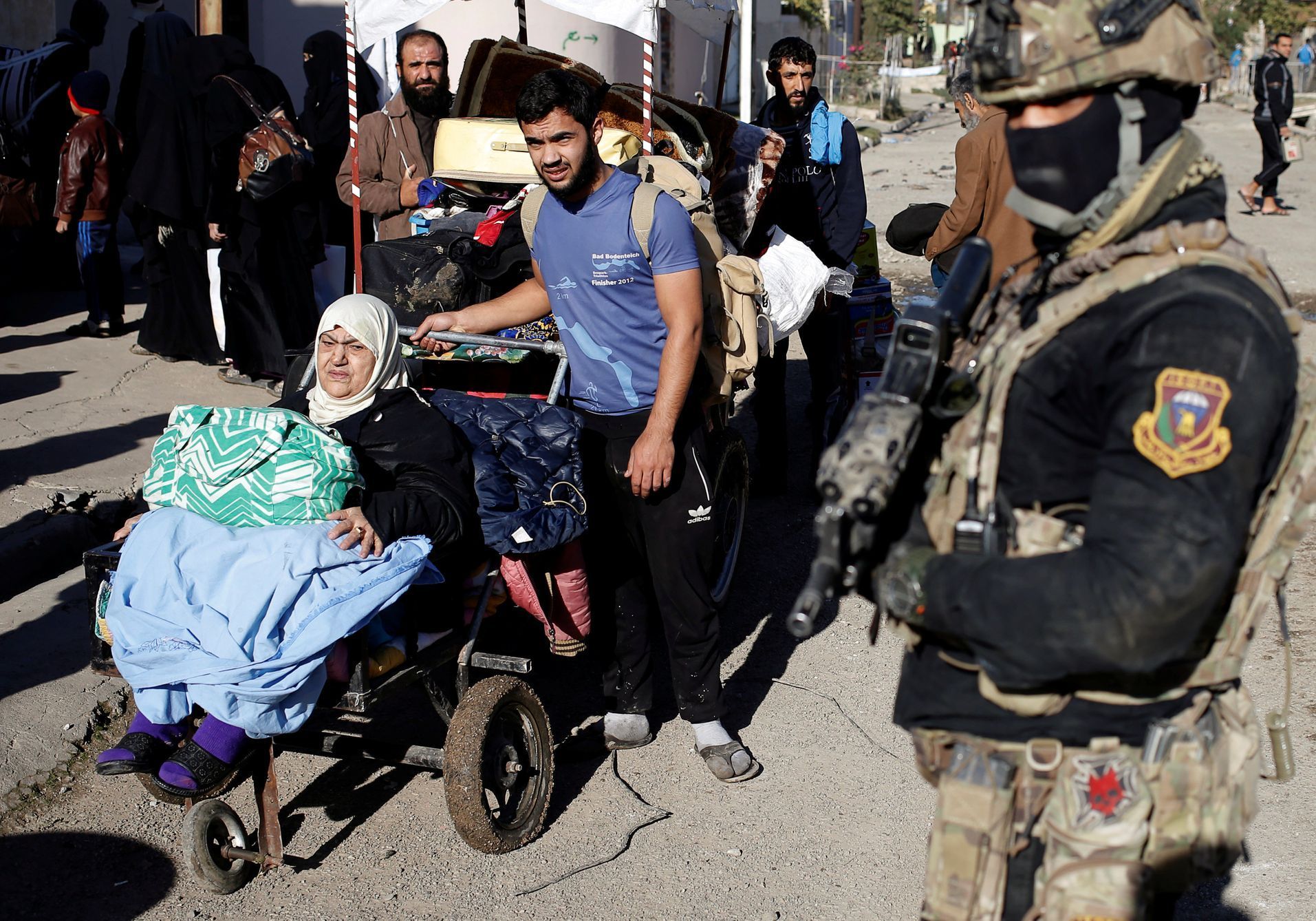 Civilisté utíkají kvůli bojům o Mosul, Irák
