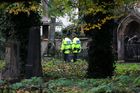 Foto: Jak se krade na Olšanských hřbitovech