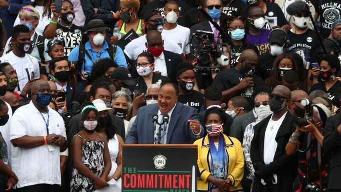 Martin Luther King III. při projevu v centru Washingtonu: Děláme krok vpřed na strastiplné, ale oprávněné cestě ke spravedlnosti.