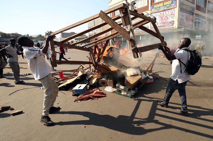 Povolební protesty v Harare v Zimbabwe. 1. 8. 2018