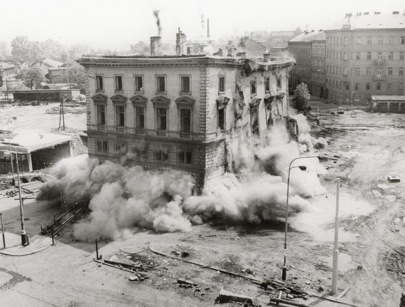 Odstřel nádraží Praha-Těšnov, 16. března 1985