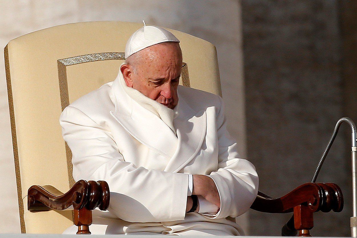 Papež František, rozjímající