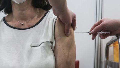 Nutí stát lidi do očkování? A jak dlouho nás vakcína ochrání? Sledujte DVTV