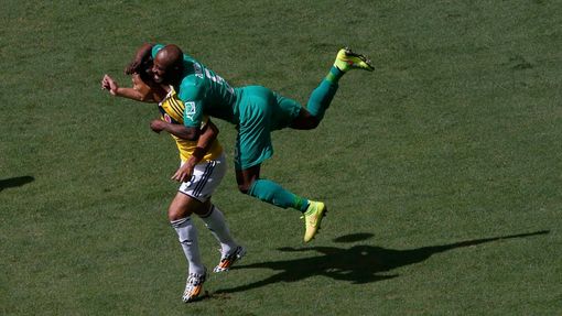 Colombia's Teofilo Gutierrez and Ivory Coast's Didier Zokora (R) fight for the ball during their 2014 World Cup Group C soccer match at the Brasilia national stadium in B