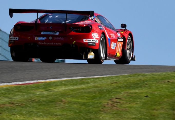 Ferrari týmu Scuderia Praha při dvanáctihodinovce ve Spa-Francorchamps