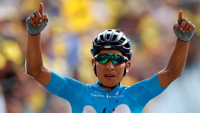 Nairo Quintana slaví triumf v první alpské etapě letošní Tour