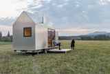 Překvapením letošního roku je, že se mezi kandidáty probojovaly i malé soukromé realizace, jako je pojízdný domek Mobile Hut od studia Artikul architekti...