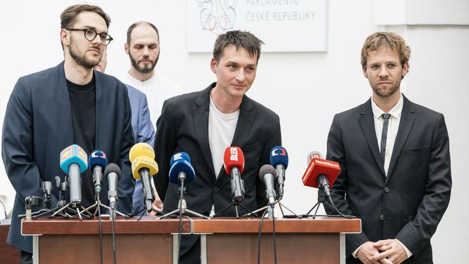 Aktuálně.cz zajímal na tiskové konferenci osobnější pohled trojice na to, jak vyhrála soutěž o novou podobu Ústavy ČR.