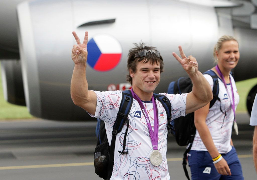 Český stříbrný medailista Vavřinec Hradilek po příletu do Prahy z OH 2012 v Londýně.