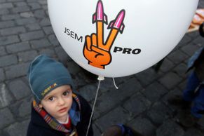 PRO i PROTI. Pražské demonstrace a protesty