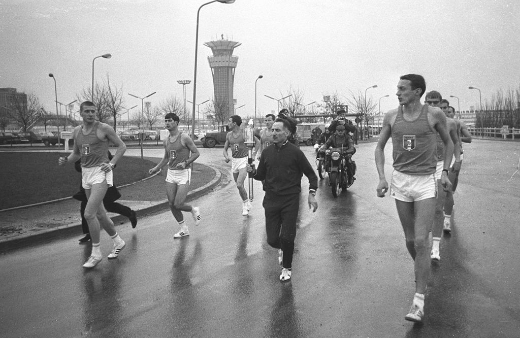 Obrazem: Historické fotografie z běhu s olympijskou pochodní - Profimedia (nepoužívat v článcích!!!)