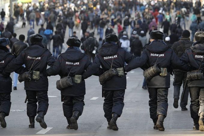 Ruská policie během svátku obětování íd al-adhá (rusky kurban bajram) v Moskvě.