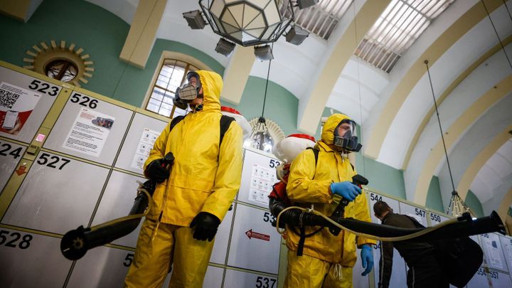 Nová vlna pandemie v Evropě: Některé země volají o pomoc, jinde už žijí normálně; Zdroj foto: Reuters
