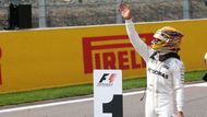 Hamilton ve Spa-Francorchamps potvrdil, že Mercedesu nejdelší okruh aktuálního kalendáře světového šampionátu vyhovuje. Brit opanoval kvalifikaci časem 1:42.553,  který je zároveň novým rekordem legendární belgické trati.