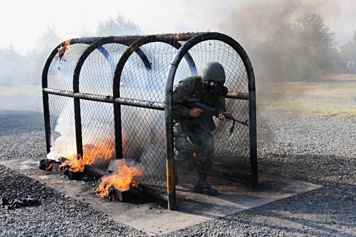 Cvičení Dukly Praha: Běh kouřouvou klecí - střelec Josef Fiala