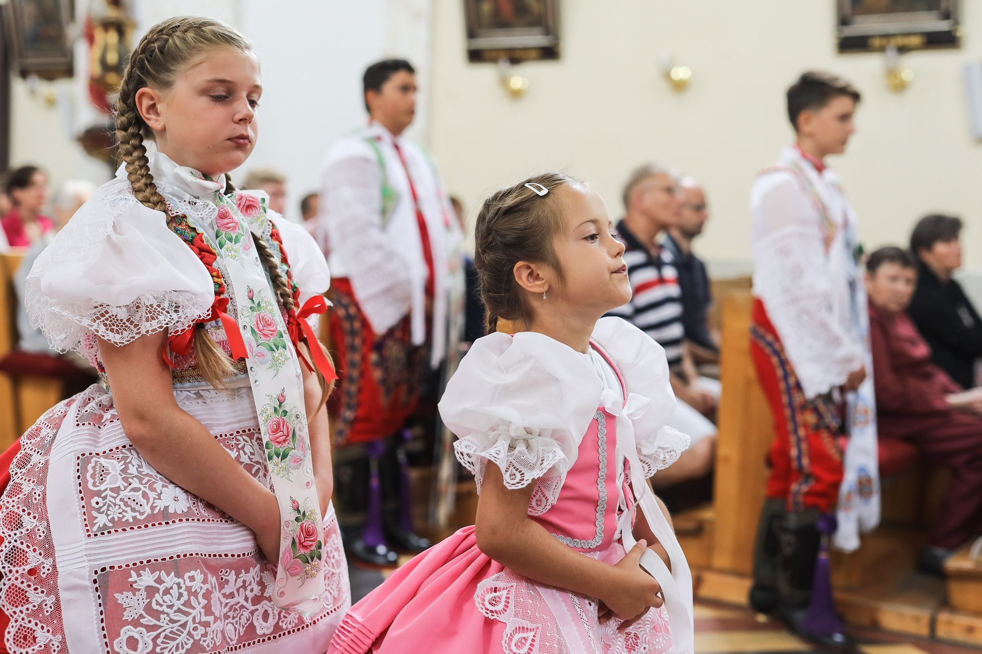 Obce zasažené tornádem, měsíc poté, hody - pouť, kroje, tradice, folklór - Mikulčice, Moravská Nová Ves, Hrušky, Hodonínsko, tornádo