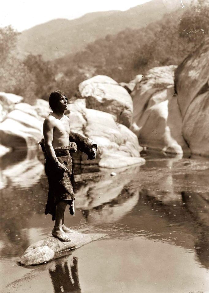 Podívejte se na unikátní magické kouzlo starých fotografií amerických indiánů jak je zachytil okolo roku 1900 fotograf Edward Sheriff Curtis.