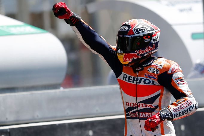 Honda MotoGP rider Marc Marquez of Spain celebrates after winning the French Grand Prix at the Le Mans circuit May 18, 2014. REUTERS/Stephane Mahe (FRANCE - Tags: SPORT M