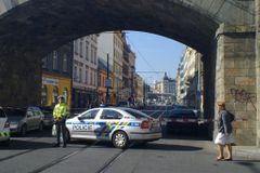 Praha zažila divokou honičku, policie honila Jaguara