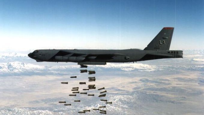 Lze předpokládat, že nedělní přelet amerického bombardéru B-52, schopného nést jaderné zbraně, Severní Koreu rozhořčí.