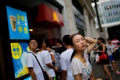 McDonald's prodává většinový podíl v čínských restauracích, získá přes dvě miliardy dolarů