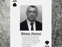 Mezi esa vydavatelé karet zařadili bývalého aluminiového krále Michaila Černoje.
