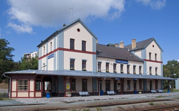 Česká Skalice, okres Náchod. Železniční stanice leží na trati Jaroměř - Trutnov.