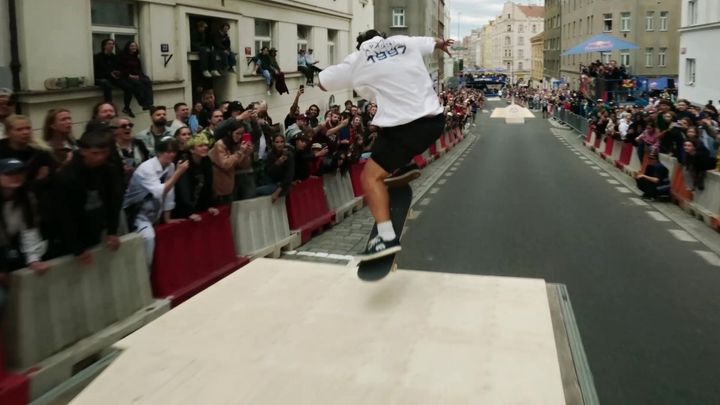 Video: Pražská ulice se změnila ve skateboardovou arénu; Zdroj foto: Red Bull CZ