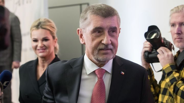 ANO by vyhrálo volby s 33,5 procenta hlasů, druhá by skončila ODS, třetí Piráti