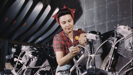 Galerie portrétů žen, které pracovaly v amerických leteckých továrnách za 2. světové války.