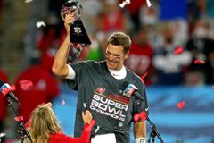 Legendární hráč amerického fotbalu Brady potvrdil konec kariéry