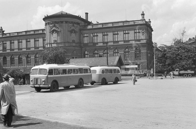 Autobusové nádraží Florenc, rok 1948.