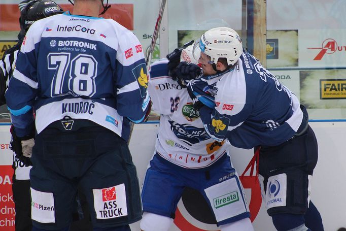 ELH, Kometa-Plzeň: Jan Káňa (22) - Jakub Lev (30), bitka