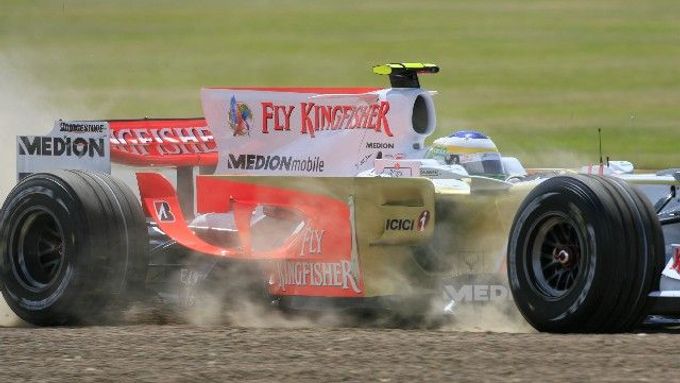 Prodloužená "kovadlina" na monopostu Giancarla Fisichelly ze stáje Force India.