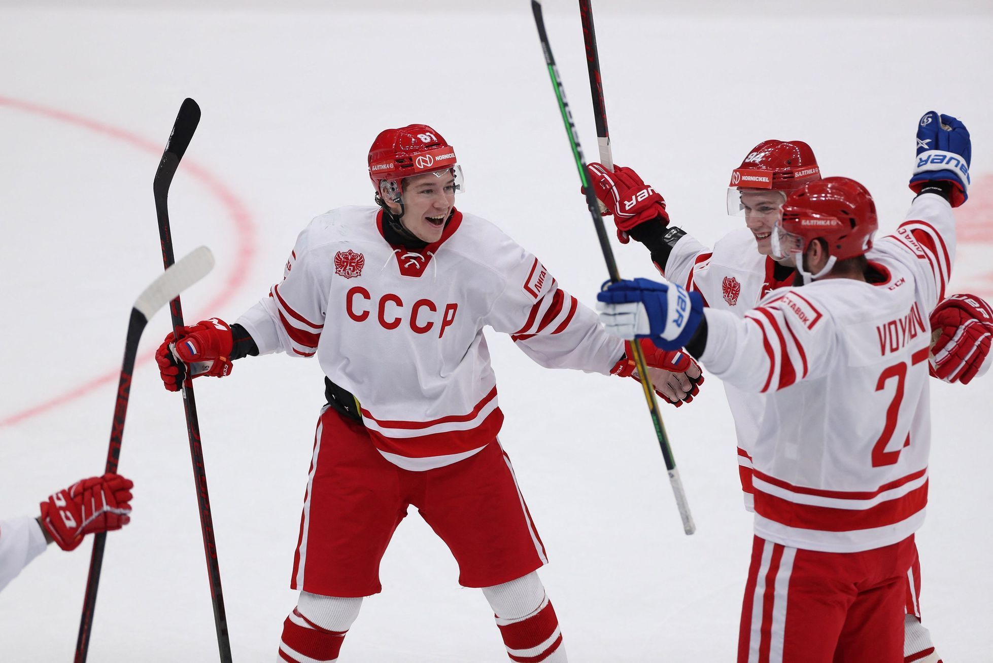 Radost ruských hokejistů v retro dresech SSSR na Channel One Cupu 2021