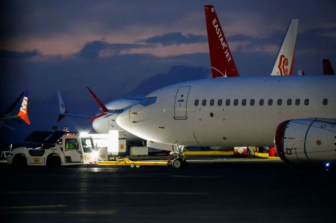 Letadla Boeing 737 MAX zaparkovaná na mezinárodním letišti Grant County na severu amerického města Moses Lake.