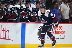 Nečas uhranul tříbodovou show, superhvězda o něm básnila. Boston dál vítězí