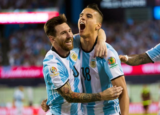 Lionel Messi a Erik Lamela na Copa América Centenario 2016