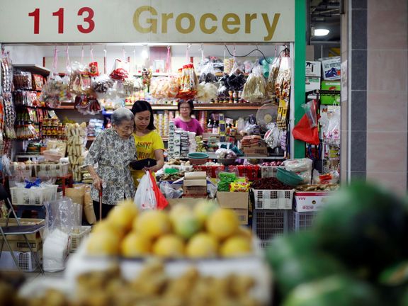 "Tradiční seskupení pouličních prodejců jídla vznikla v Singapuru v 70. letech."