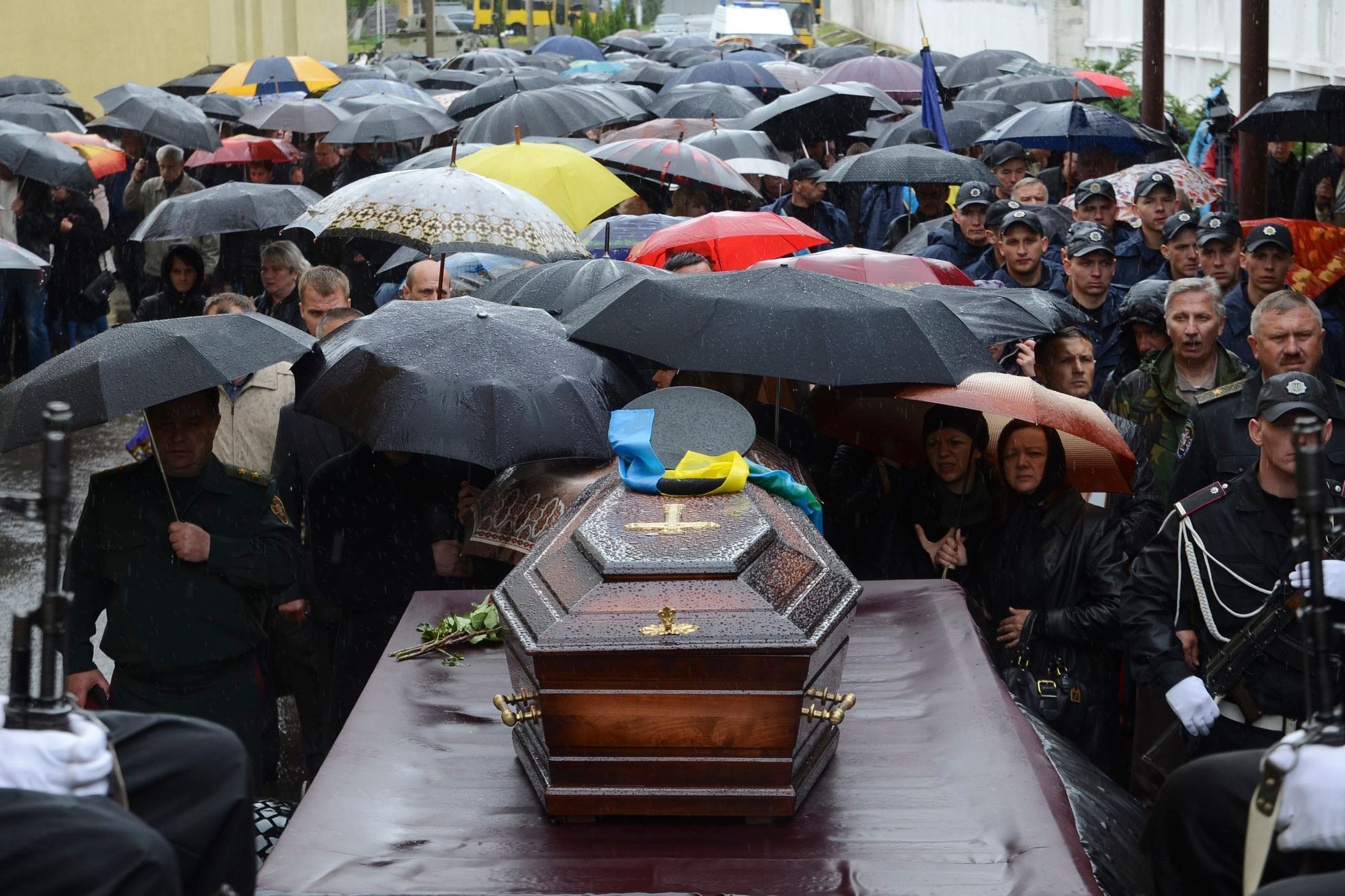 Ukrajina - pohřeb - Lvov - generál