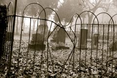 Hlídač hřbitova a tichý chovatel kanárků zabil mačetou bývalou ženu, děti a souseda