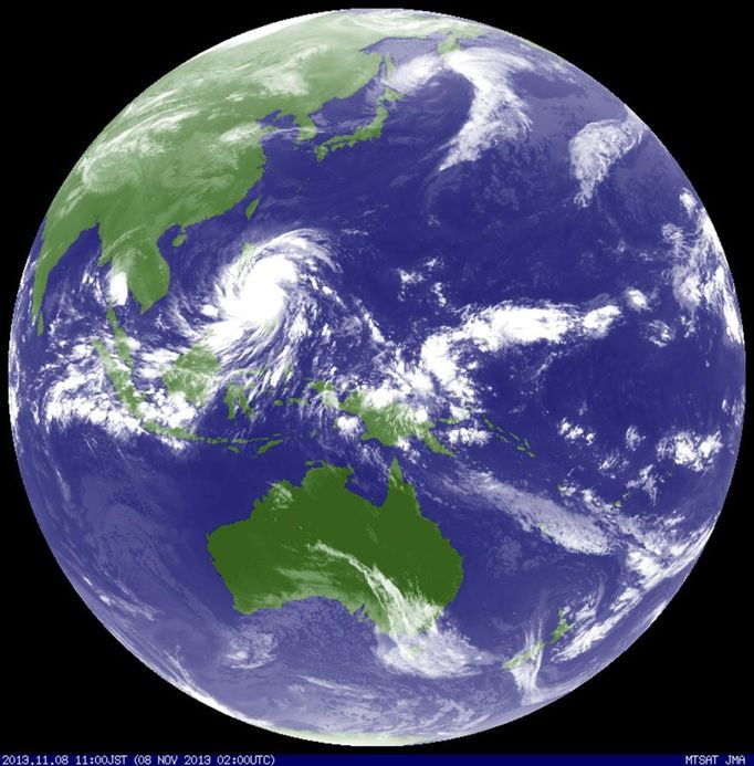 Haiyan na záběrech, které pořídili japonští meteorologové.