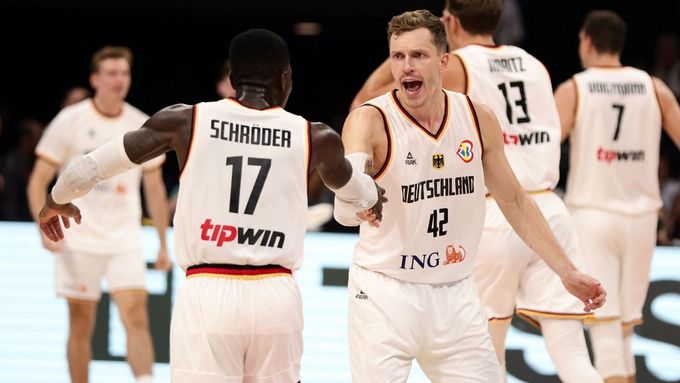 Radost německých basketbalistů (na snímku Dennis Schröder)