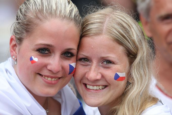 Euro 2016, Česko-Španělsko: české fanynky